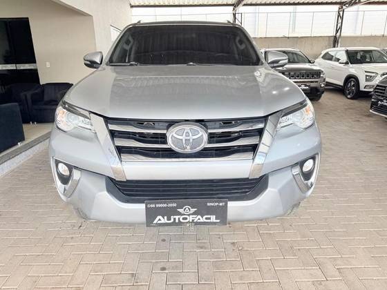 TOYOTA HILUX SW4 2.7 SR 4X2 16V FLEX 4P AUTOMÁTICO TOYOTA HILUX SW4 2.7 SR 4X2 16V FLEX 4P AUTOMÁTICO